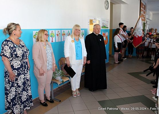 Grafika 123: Obchody Dnia Patrona w szkole w Wicku, 29 maja 2024