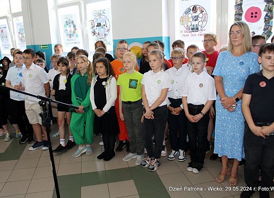 Grafika 124: Obchody Dnia Patrona w szkole w Wicku, 29 maja 2024