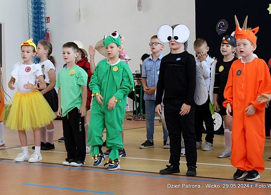 Grafika 131: Obchody Dnia Patrona w szkole w Wicku, 29 maja 2024