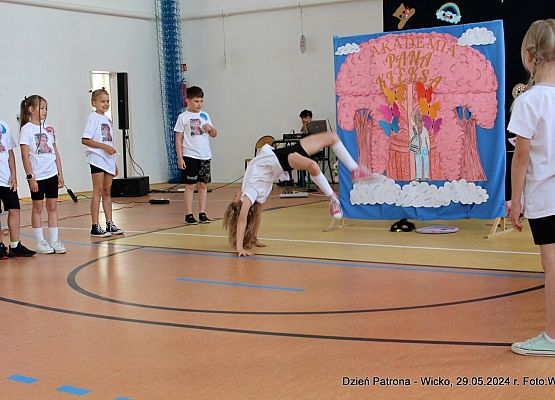 Grafika 137: Obchody Dnia Patrona w szkole w Wicku, 29 maja 2024