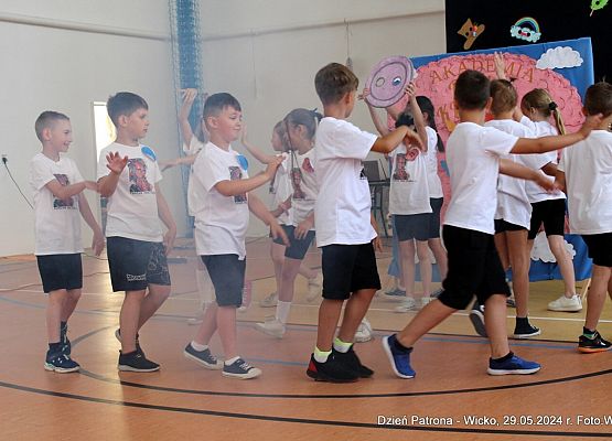 Grafika 140: Obchody Dnia Patrona w szkole w Wicku, 29 maja 2024