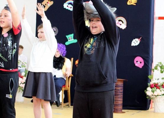 Grafika 145: Obchody Dnia Patrona w szkole w Wicku, 29 maja 2024