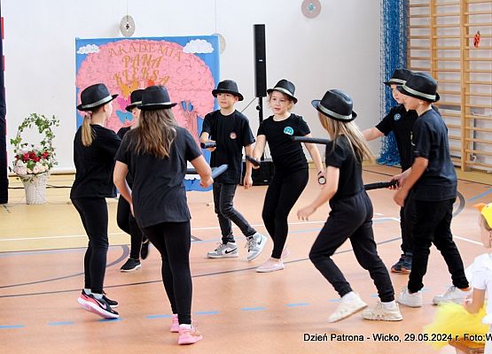 Grafika 158: Obchody Dnia Patrona w szkole w Wicku, 29 maja 2024