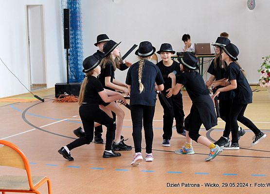 Grafika 159: Obchody Dnia Patrona w szkole w Wicku, 29 maja 2024