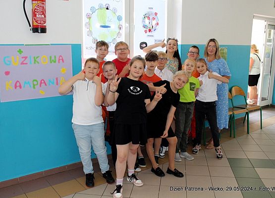 Grafika 187: Obchody Dnia Patrona w szkole w Wicku, 29 maja 2024