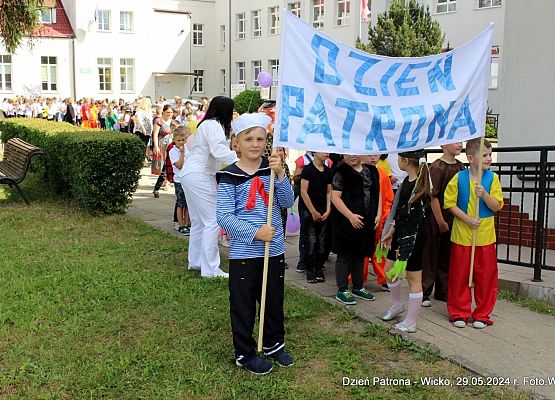 Grafika 189: Obchody Dnia Patrona w szkole w Wicku, 29 maja 2024