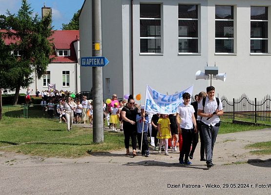 Grafika 190: Obchody Dnia Patrona w szkole w Wicku, 29 maja 2024