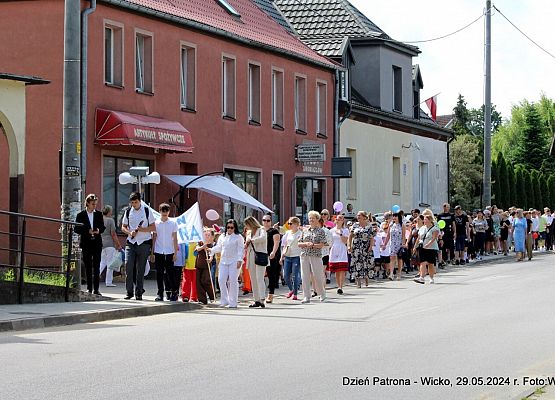Grafika 201: Obchody Dnia Patrona w szkole w Wicku, 29 maja 2024