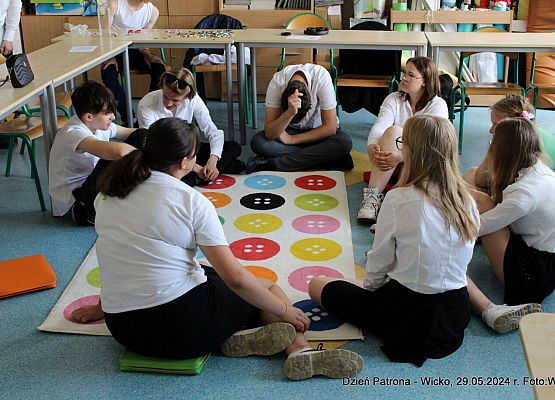 Grafika 210: Obchody Dnia Patrona w szkole w Wicku, 29 maja 2024