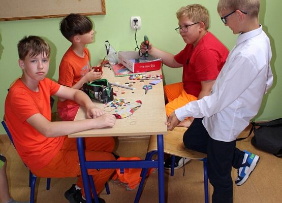 Grafika 212: Obchody Dnia Patrona w szkole w Wicku, 29 maja 2024