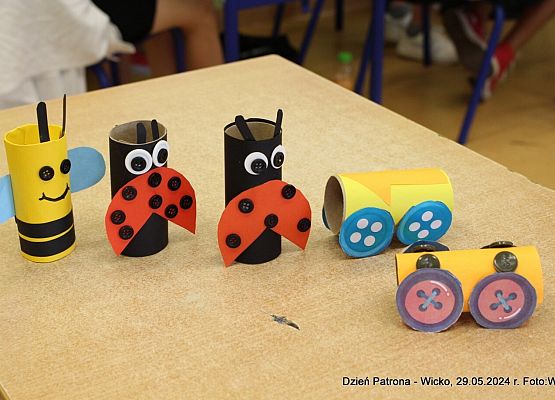 Grafika 214: Obchody Dnia Patrona w szkole w Wicku, 29 maja 2024