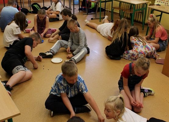 Grafika 225: Obchody Dnia Patrona w szkole w Wicku, 29 maja 2024