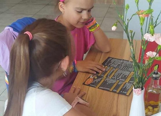 Grafika 5: Dzień dziecka klasy IIA w pizzerii