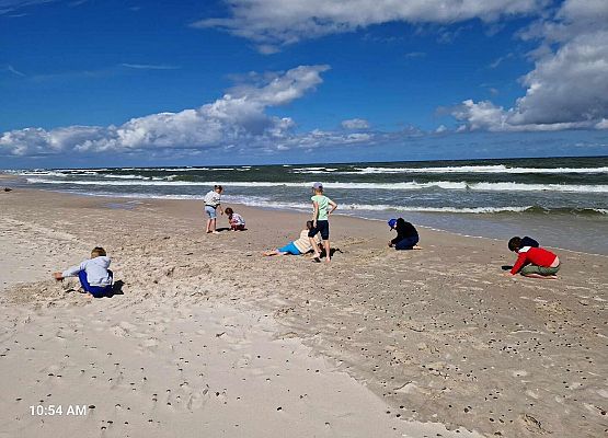 Grafika 39: Wycieczka do Rąbki i na wydmy ruchome klasy IB