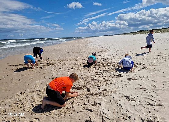 Grafika 40: Wycieczka do Rąbki i na wydmy ruchome klasy IB