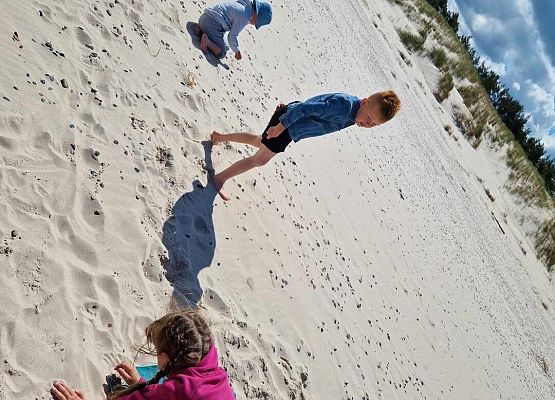 Grafika 79: Wycieczka do Rąbki i na wydmy ruchome klasy IB