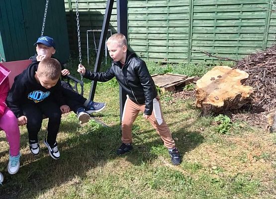 Grafika 21: Klasa IA na wycieczce w Stadninie Koni w Nowęcinie