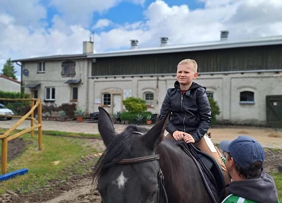 Grafika 24: Klasa IA na wycieczce w Stadninie Koni w Nowęcinie