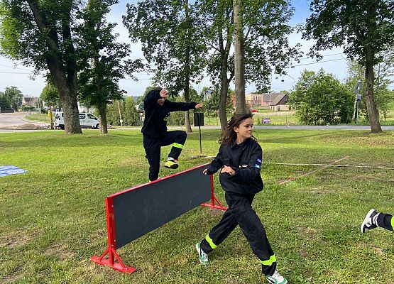 Grafika 2: Wizyta OSP Wicko podczas Dnia Sportu i Dnia Dziecka w szkole w Wicku