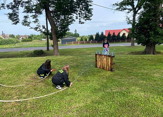 Grafika 7: Wizyta OSP Wicko podczas Dnia Sportu i Dnia Dziecka w szkole w Wicku