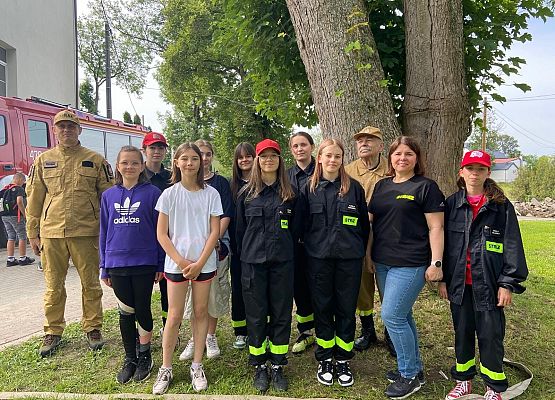 Grafika 12: Wizyta OSP Wicko podczas Dnia Sportu i Dnia Dziecka w szkole w Wicku