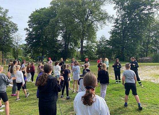 Grafika 19: Wizyta OSP Wicko podczas Dnia Sportu i Dnia Dziecka w szkole w Wicku