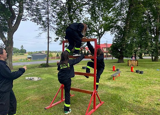 Grafika 32: Wizyta OSP Wicko podczas Dnia Sportu i Dnia Dziecka w szkole w Wicku