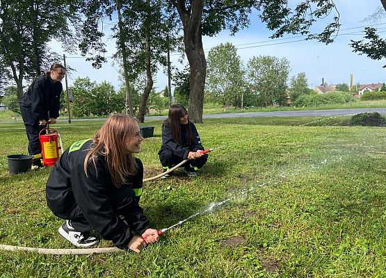 Grafika 36: Wizyta OSP Wicko podczas Dnia Sportu i Dnia Dziecka w szkole w Wicku