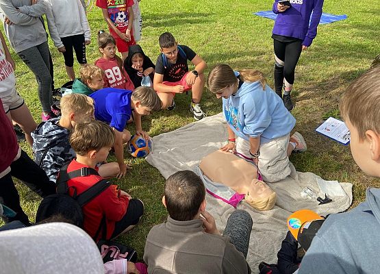 Grafika 38: Wizyta OSP Wicko podczas Dnia Sportu i Dnia Dziecka w szkole w Wicku