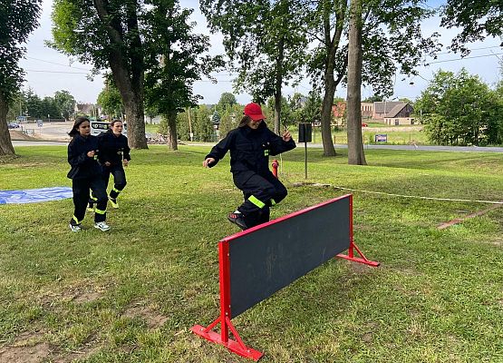Grafika 39: Wizyta OSP Wicko podczas Dnia Sportu i Dnia Dziecka w szkole w Wicku
