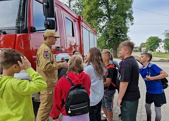 Grafika 41: Wizyta OSP Wicko podczas Dnia Sportu i Dnia Dziecka w szkole w Wicku