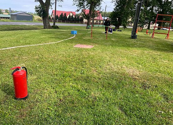 Grafika 42: Wizyta OSP Wicko podczas Dnia Sportu i Dnia Dziecka w szkole w Wicku