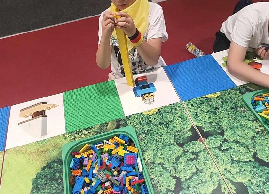 Grafika 3: Wycieczka kl. IIA do Gdańska na wystawę LEGO