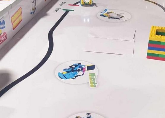 Grafika 7: Wycieczka kl. IIA do Gdańska na wystawę LEGO