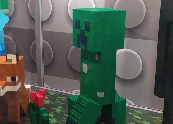 Grafika 38: Wycieczka kl. IIA do Gdańska na wystawę LEGO