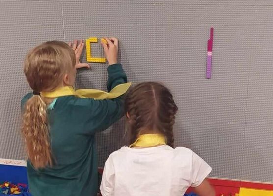 Grafika 47: Wycieczka kl. IIA do Gdańska na wystawę LEGO