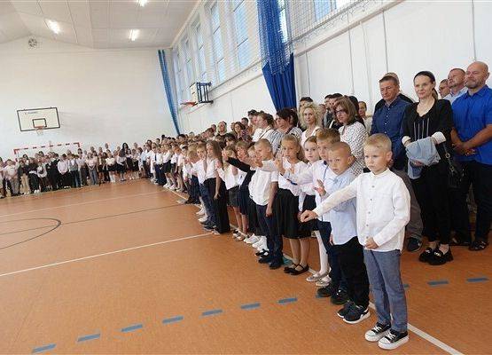 Grafika 49: Fotorelacja z uroczystego apelu z okazji rozpoczęcia roku szkolnego 2024/2025