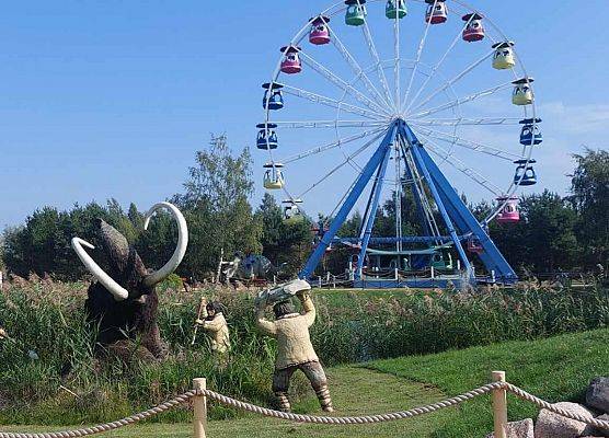 Grafika 2: Biwak kl. VA z lekcją geografii w tle