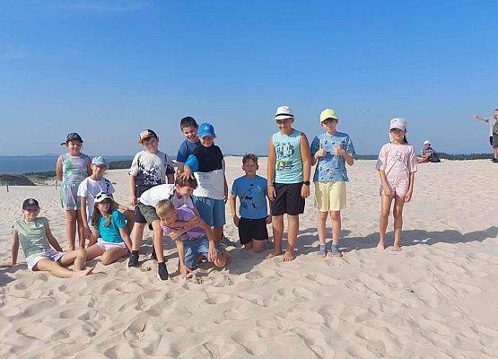 Grafika 1: Biwak kl. VA z lekcją geografii w tle