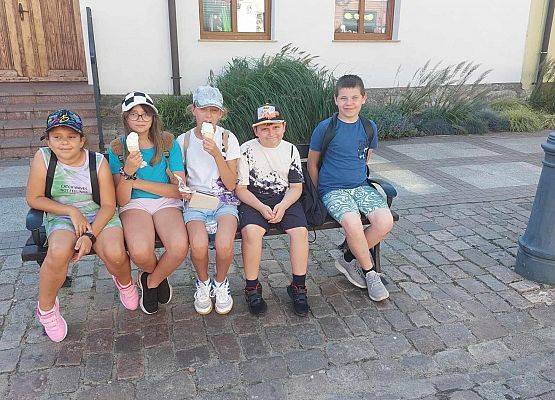 Grafika 15: Biwak kl. VA z lekcją geografii w tle