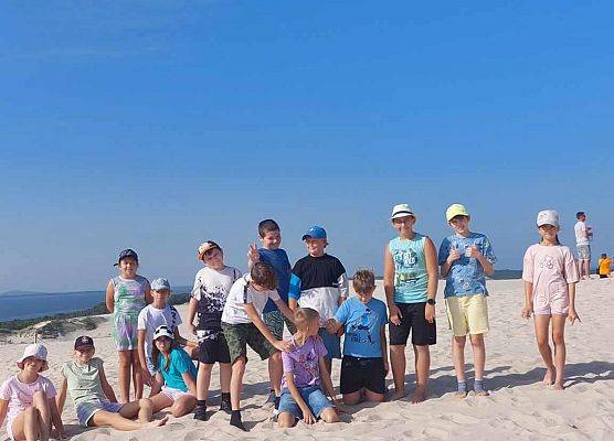 Grafika 23: Biwak kl. VA z lekcją geografii w tle