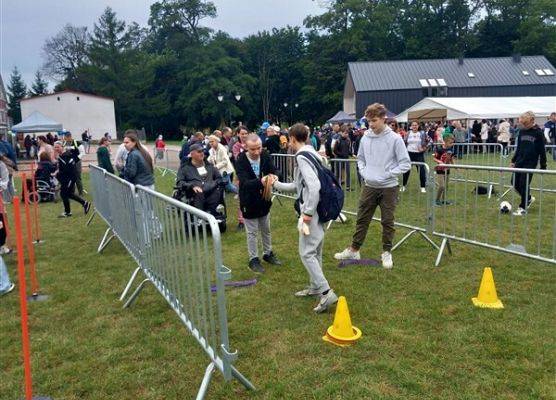 Grafika 5: Nasi wolontariusze z klas starszych SP Wicko wspierali organizację XV Olimpiady dla Osób z Niepełnosprawnościami w Charbrowie