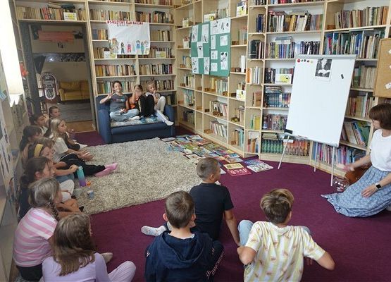 Grafika 2: Wtorkowy Turniej Literacki z klasą IVB "Tuwim kontra Brzechwa"