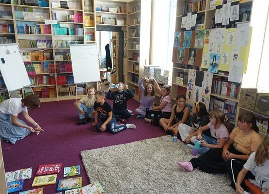 Grafika 1: Wtorkowy Turniej Literacki z klasą IVB "Tuwim kontra Brzechwa"