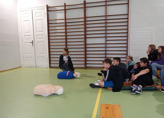 Grafika 5: Szkolenie z zakresu pierwszej pomocy przedmedycznej dla kl. IV-VI