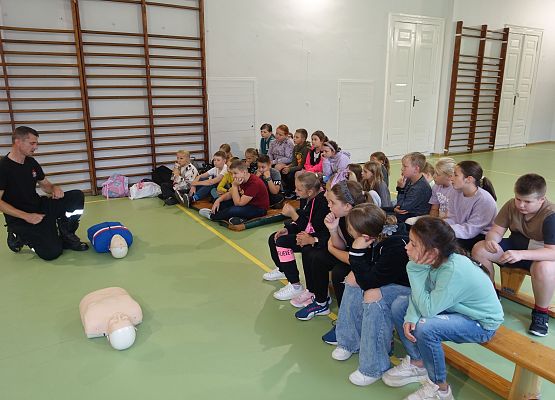 Grafika 7: Szkolenie z zakresu pierwszej pomocy przedmedycznej dla kl. IV-VI