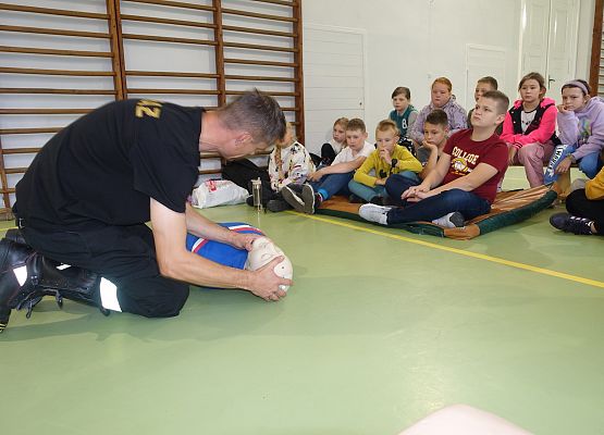 Grafika 9: Szkolenie z zakresu pierwszej pomocy przedmedycznej dla kl. IV-VI