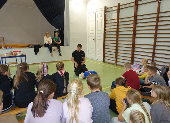 Grafika 10: Szkolenie z zakresu pierwszej pomocy przedmedycznej dla kl. IV-VI