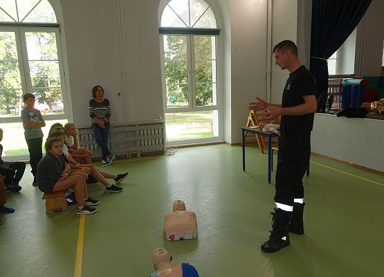 Grafika 14: Szkolenie z zakresu pierwszej pomocy przedmedycznej dla kl. IV-VI