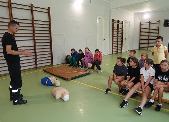 Grafika 15: Szkolenie z zakresu pierwszej pomocy przedmedycznej dla kl. IV-VI